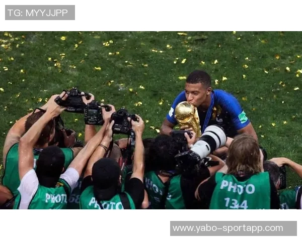 姆巴佩赛后庆祝献给11岁患病孩子展现温暖人性承诺感动全场