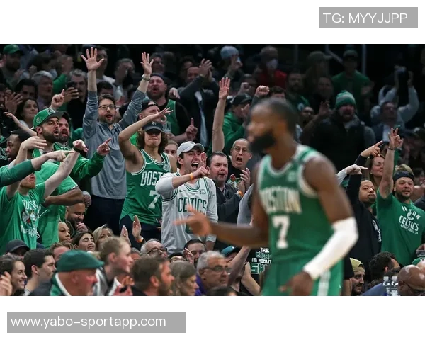 杰伦布朗全能表现15投6中斩获25分8篮板7助攻罚球命中率高达92