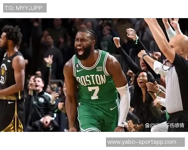 绿军半场三分命中率低迷落后热火21分维金斯表现抢眼杰伦布朗次节独得15分