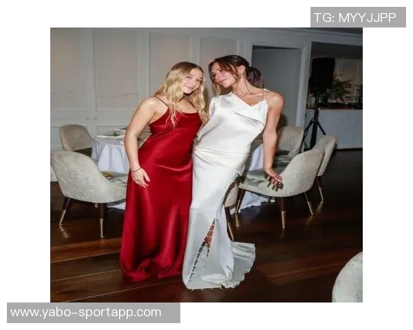 小吧社交秀：胡梅尔斯女友惊艳T台卡卡贝克汉姆同框引发热议